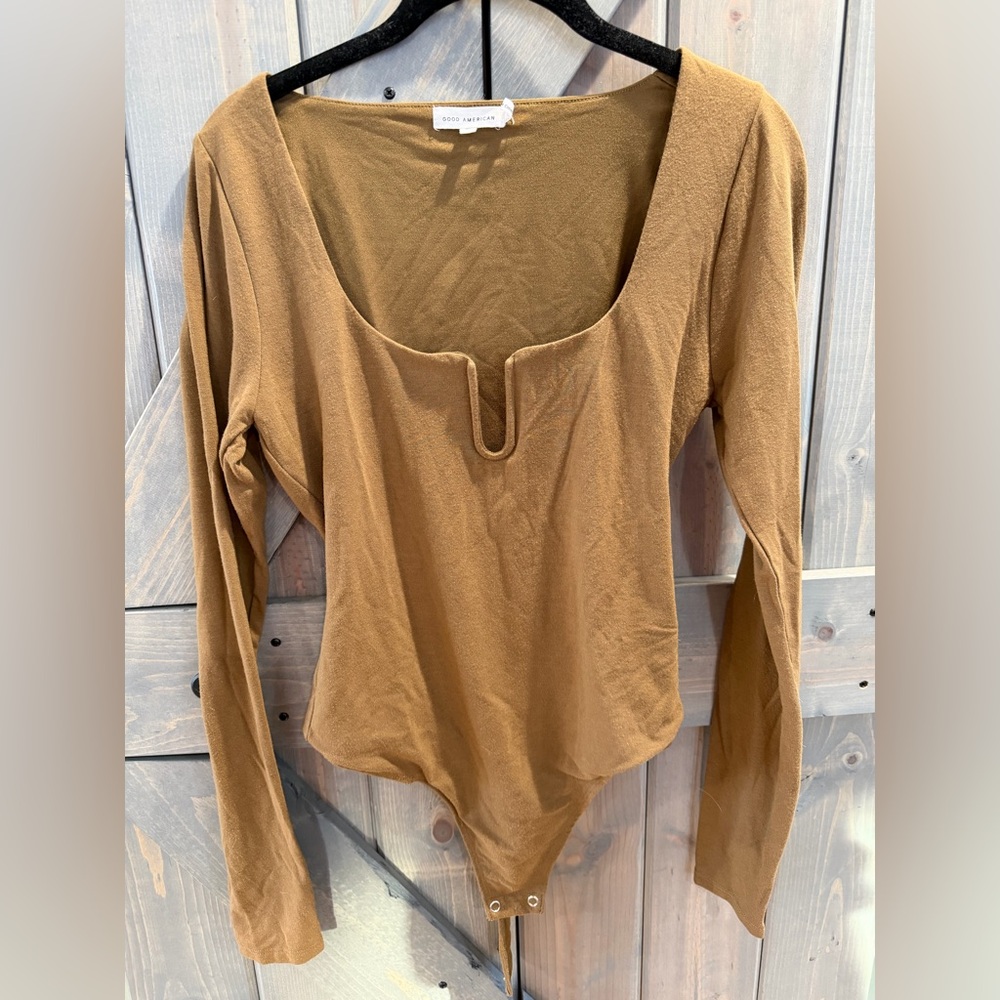Good American Camel Metal U Neck Detail Long Sleeve Bodysuit Size 2(S/M)